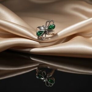 Sarah Cov Irish Treasure Green Rhinestone Silver Ring Adjustable Vintage Ring